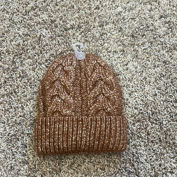NEW Time and Tru Kids' Tan Cable Knit Hat - Picture 2 of 3